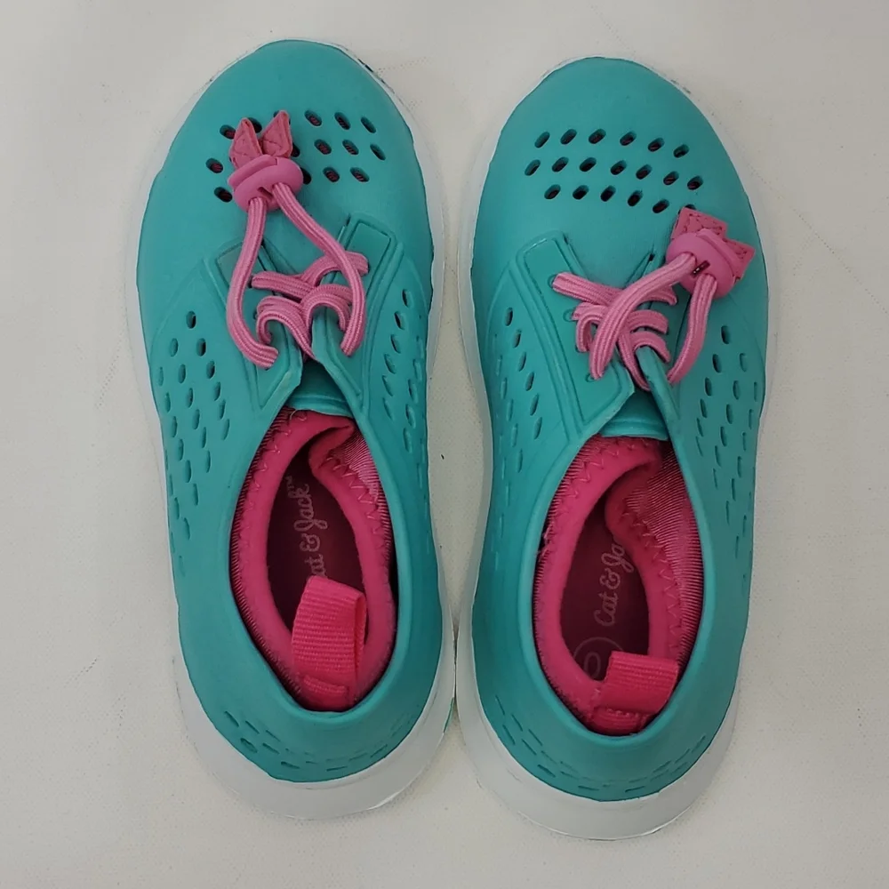 Cat & Jack water shoes size 10